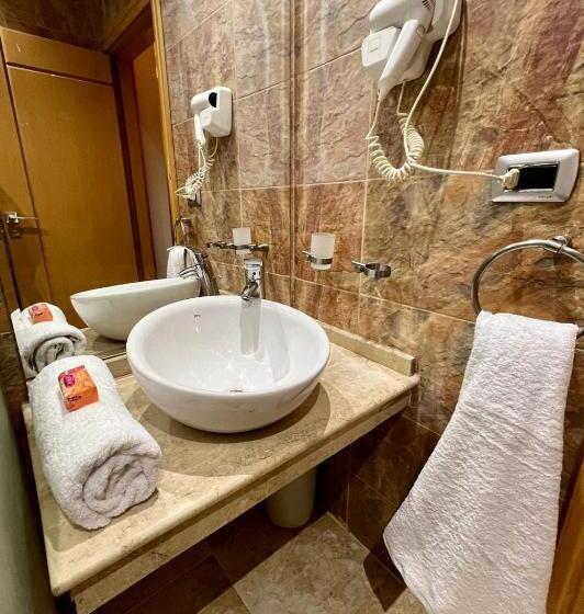 اتاق لوکس با بالکن و چشم‌انداز دریا, Sea View House