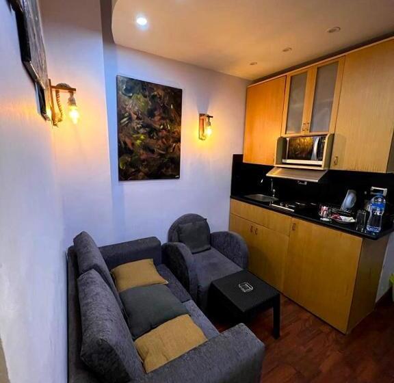 اتاق لوکس با بالکن و چشمانداز دریا, Sea View House