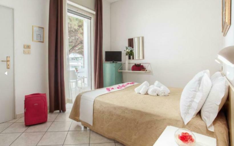 חדר אקונומי יחיד, Esperia Family