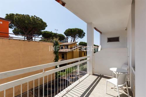 חדר אקונומי לשלושה, Esperia Family