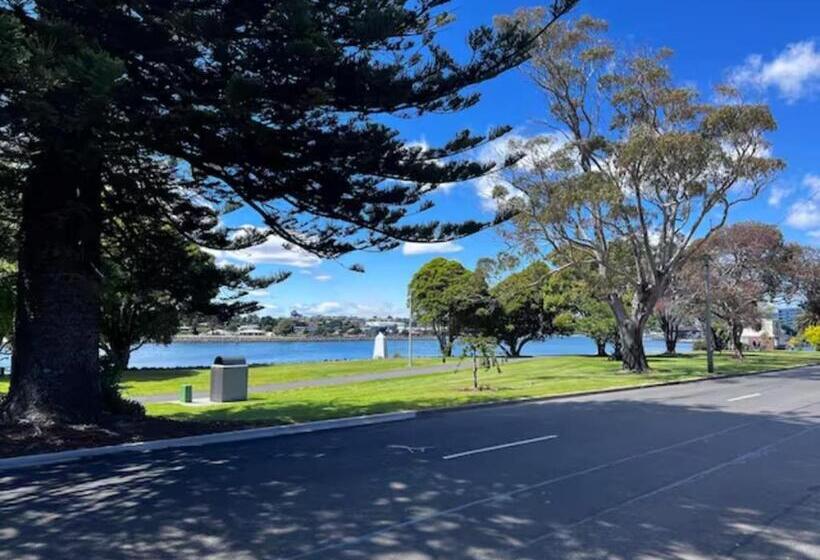 غرفة عائلية, The Dannebrog Lodge