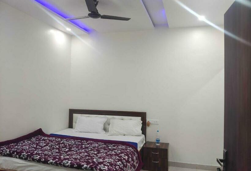 三人经典房间, Oyo 70355  Shaurya