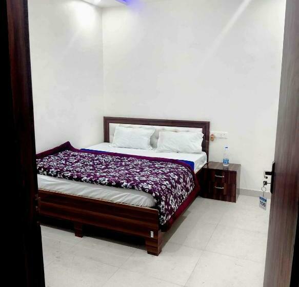 豪华三人间, Oyo 70355  Shaurya