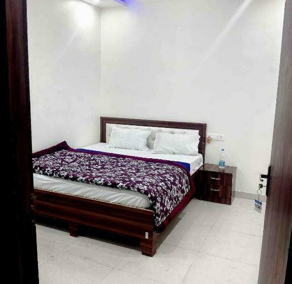 豪华三人间, Oyo 70355  Shaurya