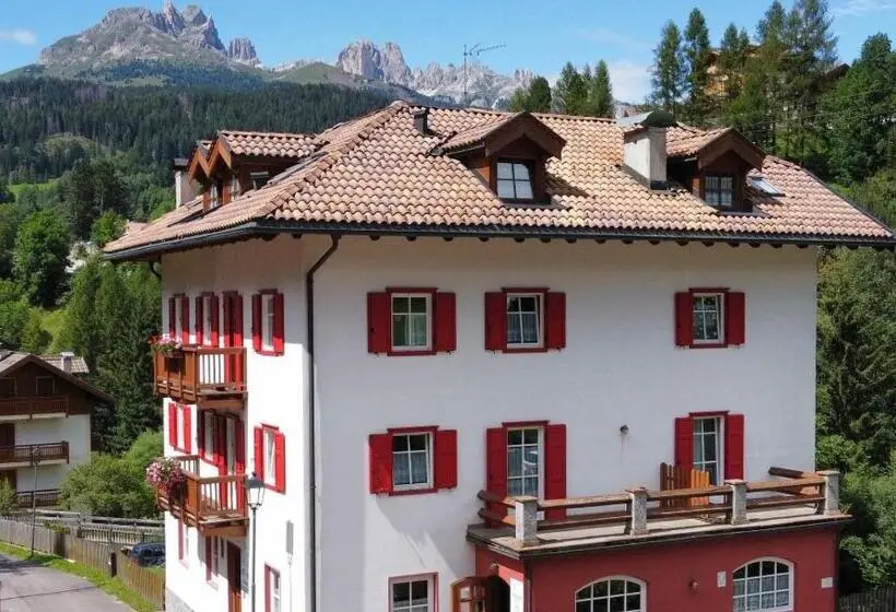 اتاق استاندارد سه نفره, Dolomites Hotel La Meridiana