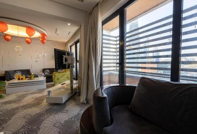 سوئیت با تخت بزرگ, Mira Business