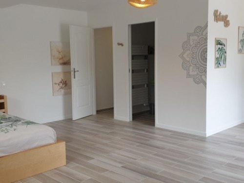 家庭间, La Picardière