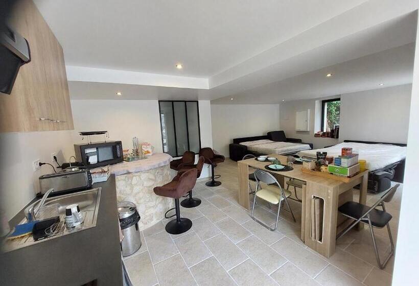 家庭工作室, La Picardière