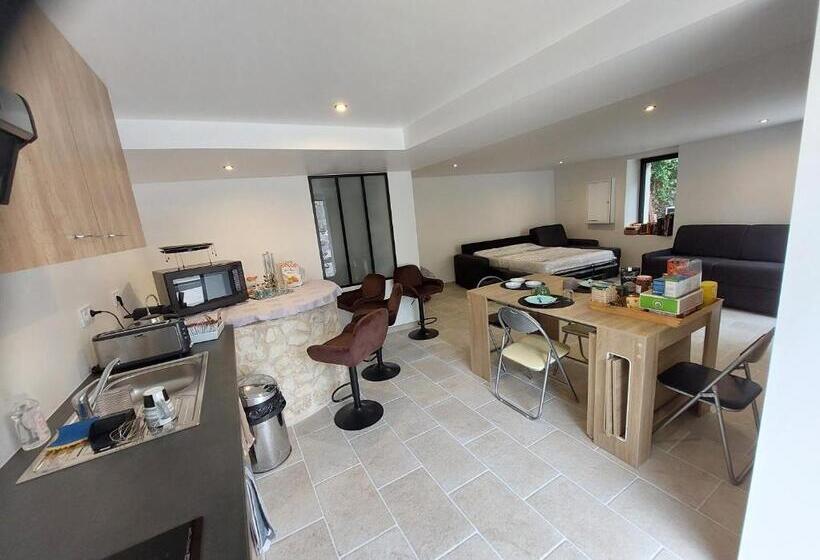 家庭工作室, La Picardière