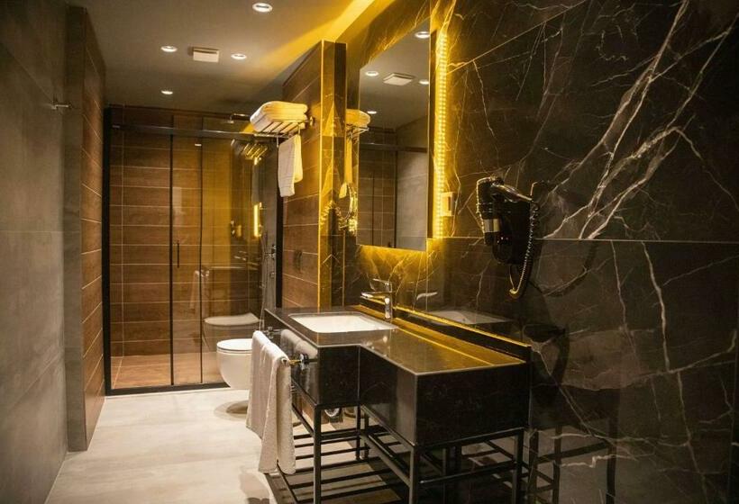 اتاق لوکس با تخت بزرگ, Ramada By Wyndham Erzurum