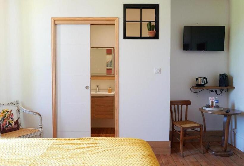 غرفة قياسية مطلّة علي الحديقة, La Porte Des Prés