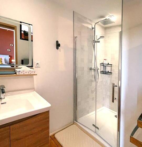 غرفة قياسية مطلّة علي الحديقة, La Porte Des Prés