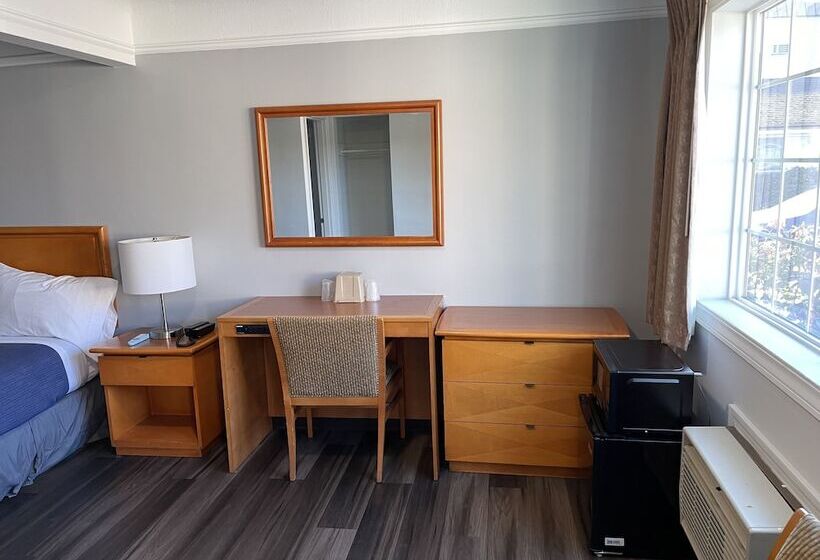 غرفة قياسية, Holiday Motel