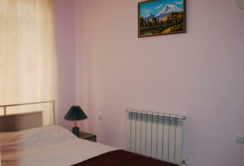 غرفة قياسية, Erebuni Plaza