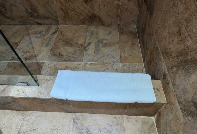 اتاق لوکس, La Casona Mc