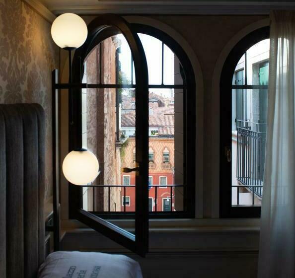 اتاق سوپریور, Eight Venezia