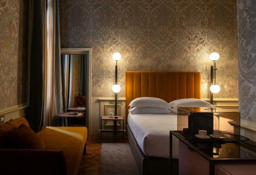 اتاق لوکس, Eight Venezia