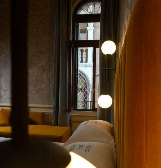 اتاق لوکس, Eight Venezia