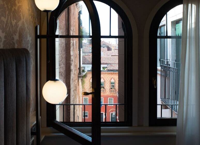 اتاق سوپریور, Eight Venezia