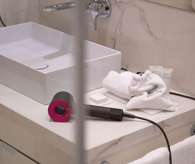 اتاق لوکس, Eight Venezia