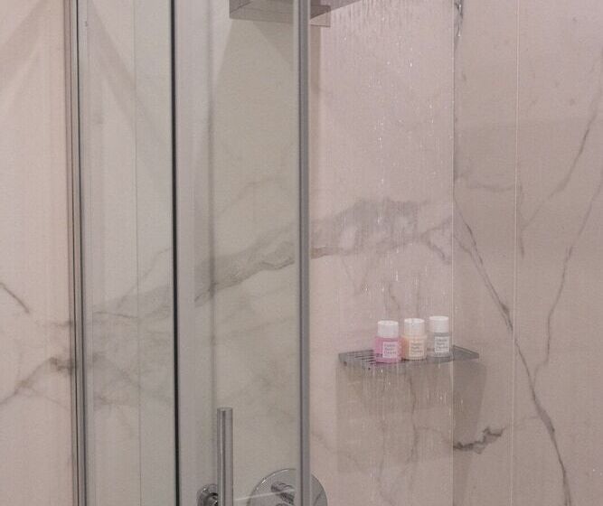 اتاق لوکس, Eight Venezia