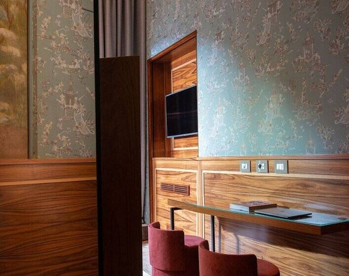 اتاق لوکس, Eight Venezia