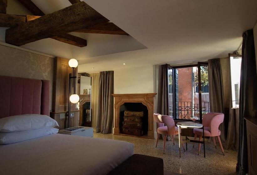 اتاق لوکس, Eight Venezia