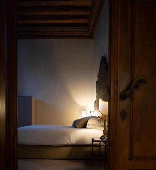 اتاق لوکس, Eight Venezia