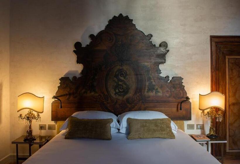 اتاق لوکس, Eight Venezia