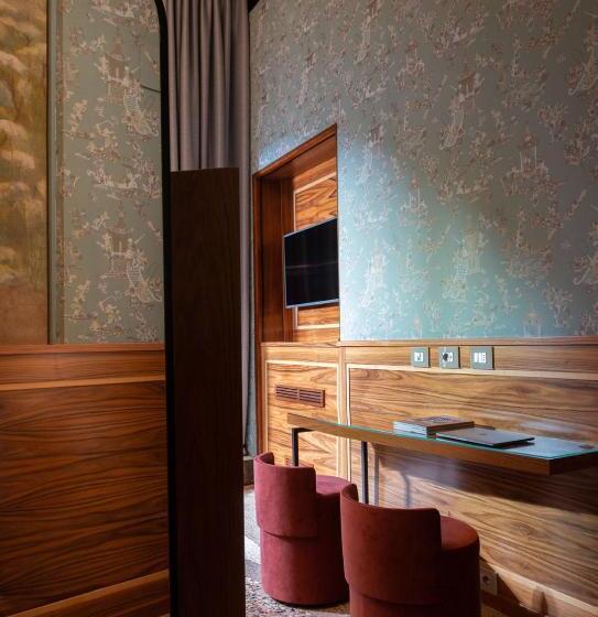 اتاق لوکس, Eight Venezia