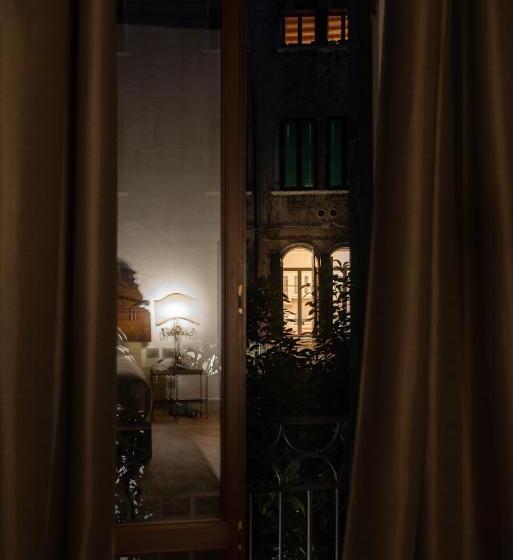 اتاق لوکس, Eight Venezia