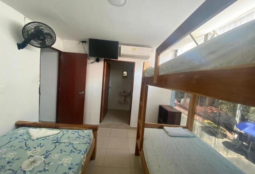 经典四人房间, Mi Ranchito