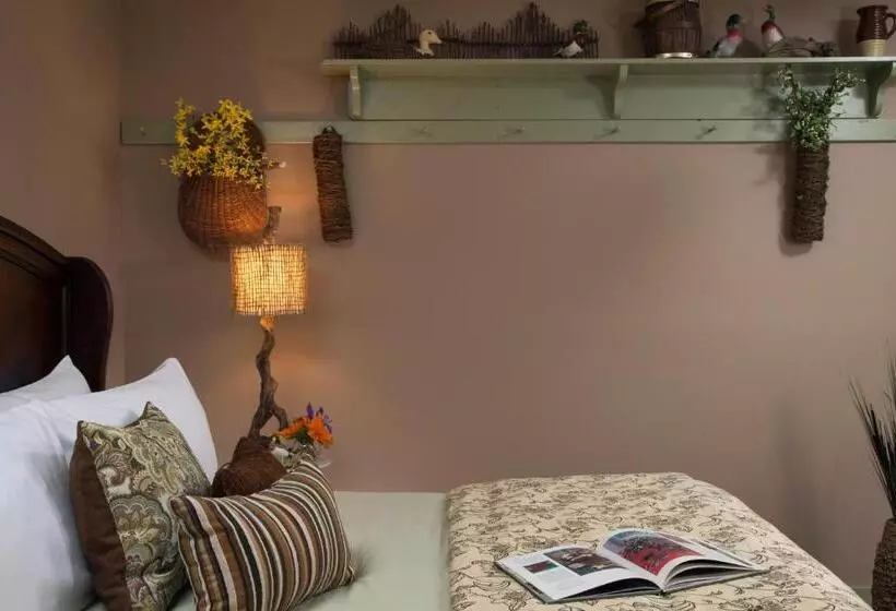 キングサイズベッドのスタンダードルーム, 1825 Inn Bed And Breakfast