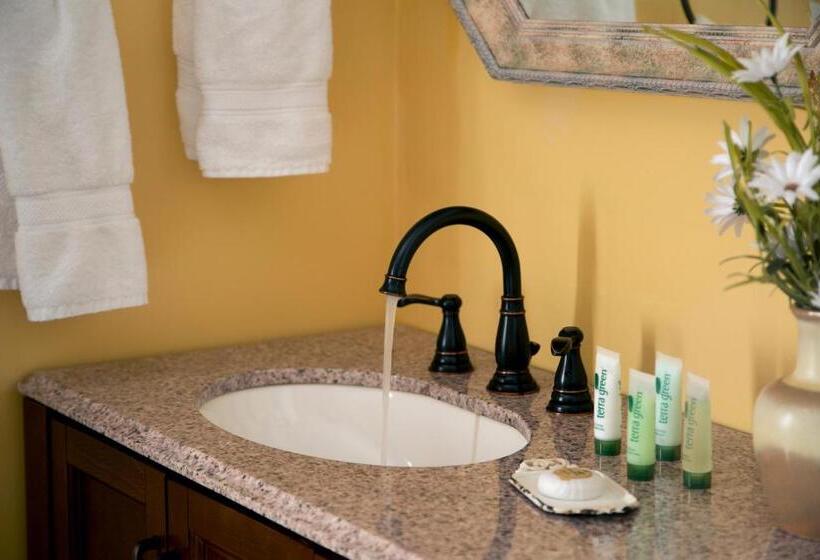 غرفة ديلوكس سرير كينج, 1825 Inn Bed And Breakfast