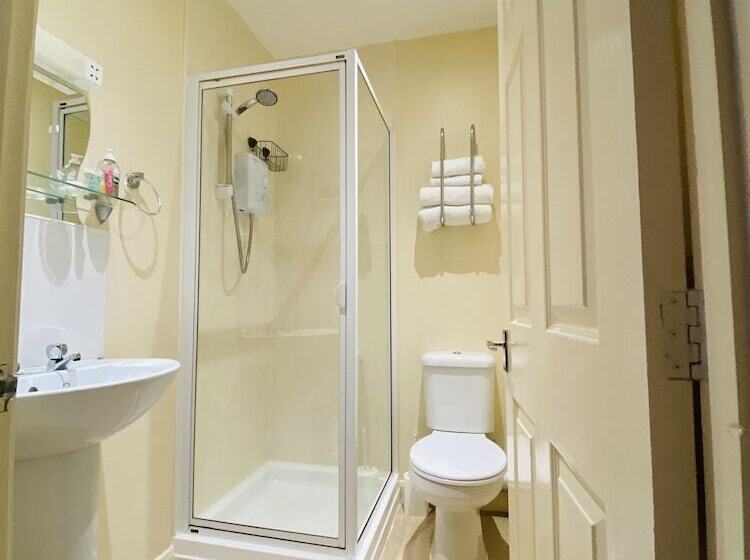 חדר אקונומי, Coastal Waters