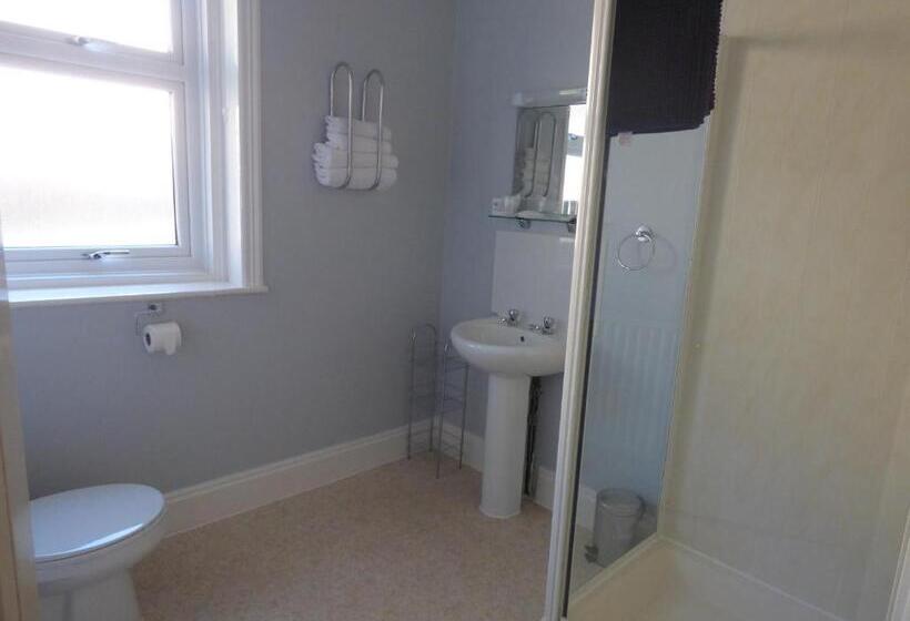 חדר סטנדרט לשלושה, Coastal Waters