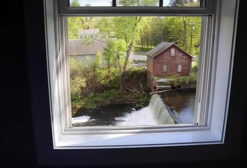 キングサイズベッドのデラックスルーム, Old Mill Inn