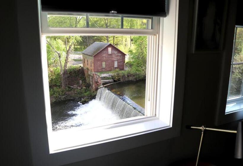 غرفة ديلوكس سرير كينج, Old Mill Inn