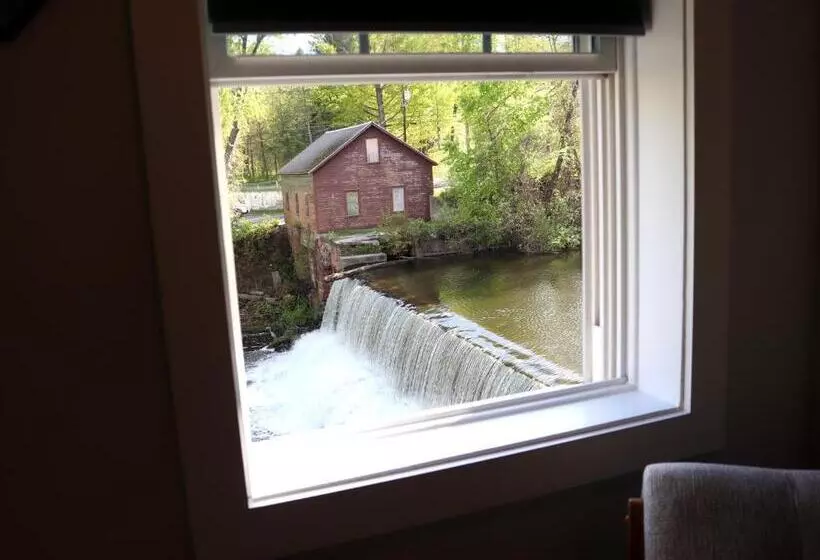 デラックススイート, Old Mill Inn