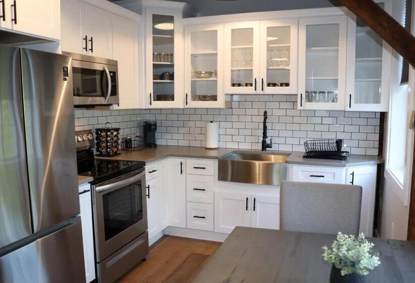 جناح ديلوكس, Old Mill Inn