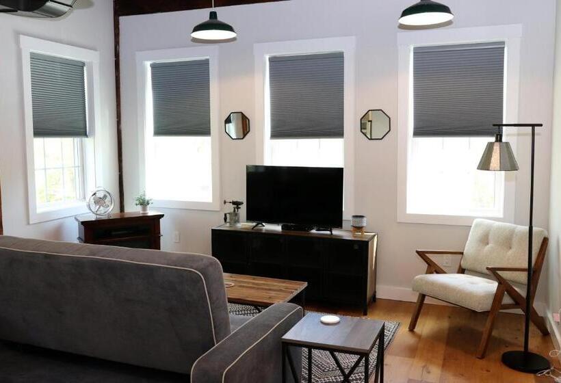 جناح ديلوكس, Old Mill Inn