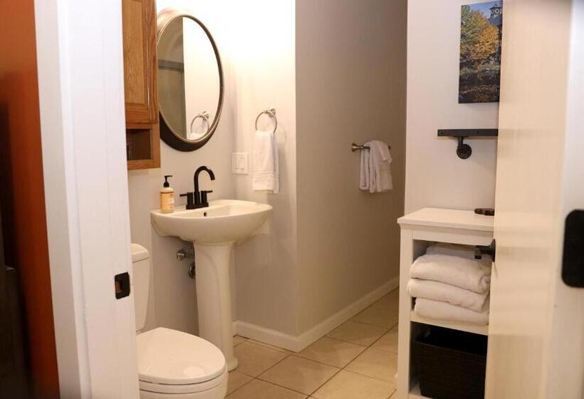 جناح ديلوكس, Old Mill Inn