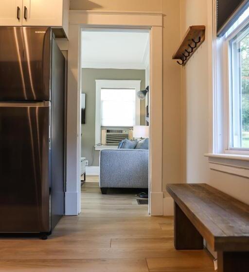 منزل غرفة نوم واحدة, Old Mill Inn