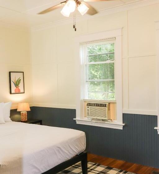 منزل غرفة نوم واحدة, Old Mill Inn