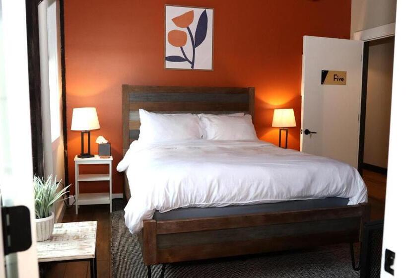 غرفة قياسية, Old Mill Inn