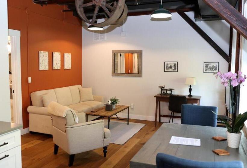 جناح ديلوكس, Old Mill Inn