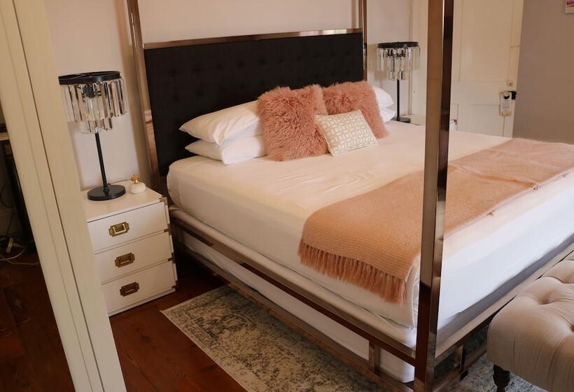 اتاق استاندارد, Sweetfield Manor
