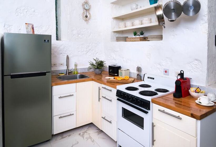 خانه 1 خوابه, Sweetfield Manor