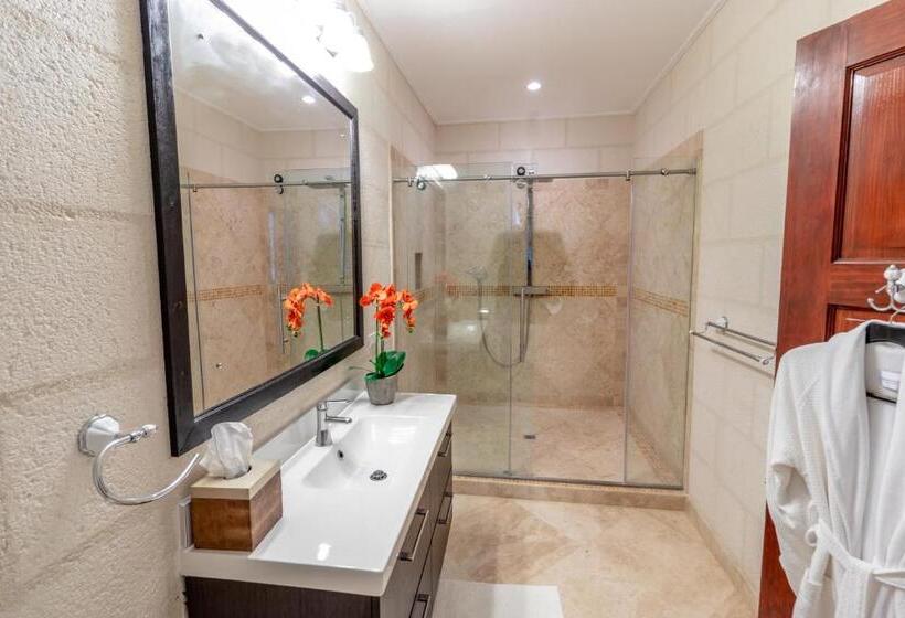 اتاق استاندارد, Sweetfield Manor