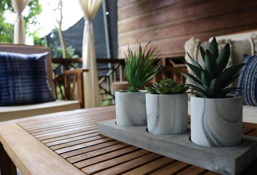 خانه 1 خوابه, Sweetfield Manor